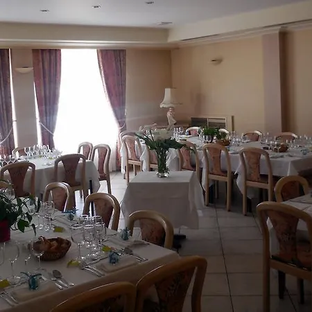 Logis Restaurant Des Voyageurs מלון 2*
