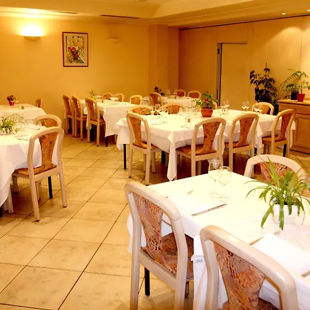Logis Restaurant Des Voyageurs מלון 2*