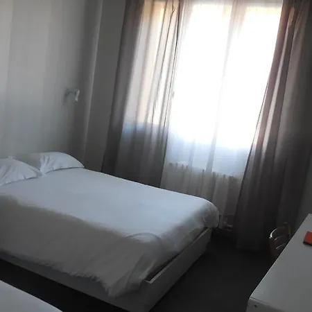 Logis Restaurant Des Voyageurs 2* פונט-דה-סאלארס