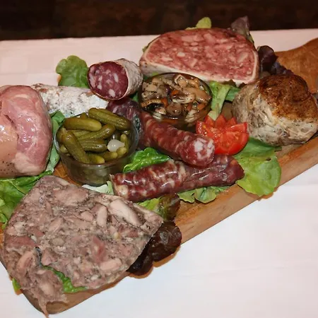 酒店 Logis Restaurant Des Voyageurs 蓬德萨拉尔