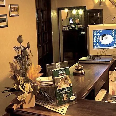 Hotel Logis Restaurant Des Voyageurs, Lacs Du Levezou 2*
