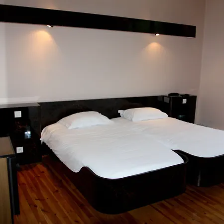Logis Restaurant Des Voyageurs, Lacs Du Levezou Hotel Pont-de-Salars