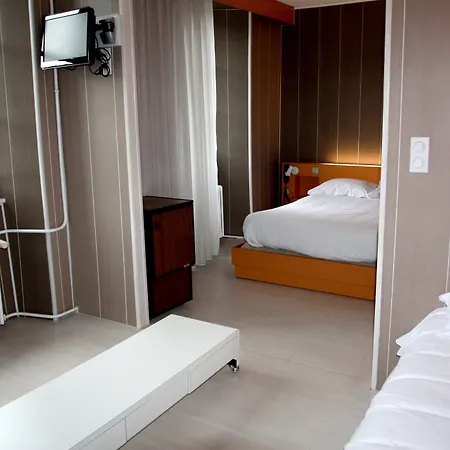 Logis Restaurant Des Voyageurs, Lacs Du Levezou Hotel