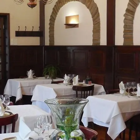 Logis Restaurant Des Voyageurs, Lacs Du Levezou