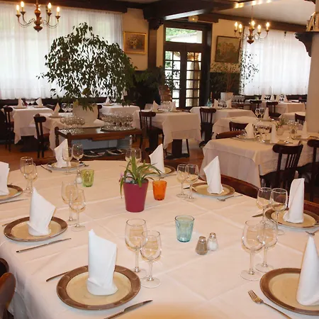 Logis Restaurant Des Voyageurs, Lacs Du Levezou