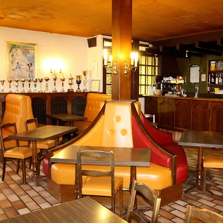 Hotel Logis Restaurant Des Voyageurs, Lacs Du Levezou 2*