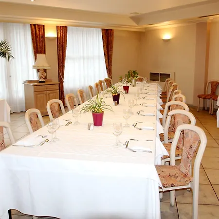 Hotel Logis Restaurant Des Voyageurs, Lacs Du Levezou 2*