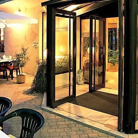 Logis Des Voyageurs Hotel