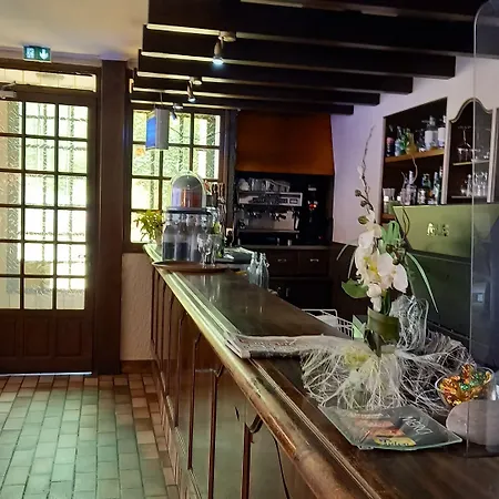 Hotel Logis Restaurant Des Voyageurs, Lacs Du Levezou 2*