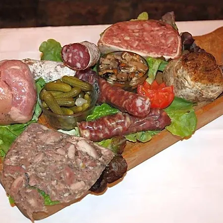 Logis Restaurant Des Voyageurs, Lacs Du Levezou Hotel Pont-de-Salars