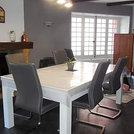 ホテル Logis Restaurant Des Voyageurs, Lacs Du Levezou Pont-de-Salars