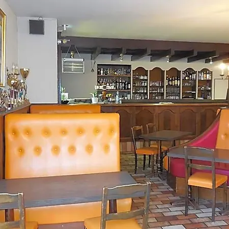 Hotel Logis Restaurant Des Voyageurs, Lacs Du Levezou 2*