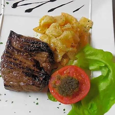 ホテル Logis Restaurant Des Voyageurs, Lacs Du Levezou