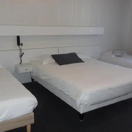 Logis Restaurant Des Voyageurs, Lacs Du Levezou Hotel