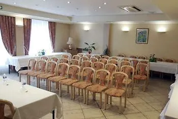Hotel Logis Restaurant Des Voyageurs, Lacs Du Levezou 2*