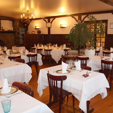 Logis Restaurant Des Voyageurs, Lacs Du Levezou Hotel Pont-de-Salars