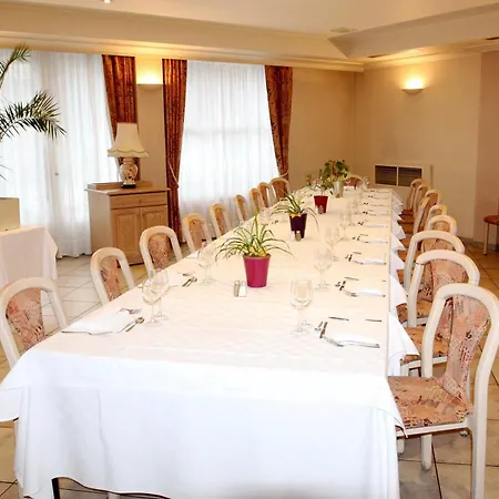 Logis Restaurant Des Voyageurs 蓬德萨拉尔