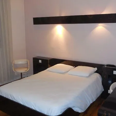 Hotel Logis Restaurant Des Voyageurs, Lacs Du Levezou